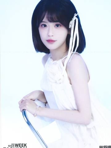 林舒晴 上海时装周生写ver.C