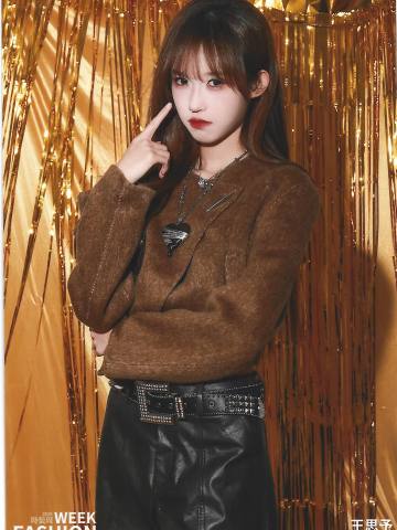 王思予 上海时装周生写ver.A