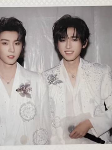 冠岁团款分队拍立得13 ver.A