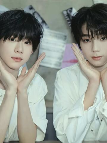 突围合照小卡 橹杰奕恒