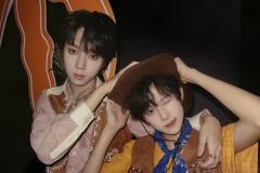 突围合照小卡 橹杰思罕