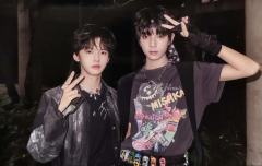 突围合照小卡 橹杰奕然