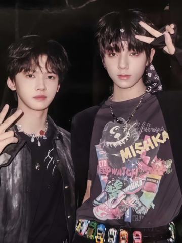 突围合照小卡 橹杰奕然