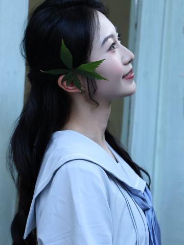 陈韵菡 青叶侧颜