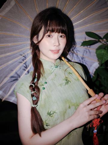 陈嘉意 青衫伞影