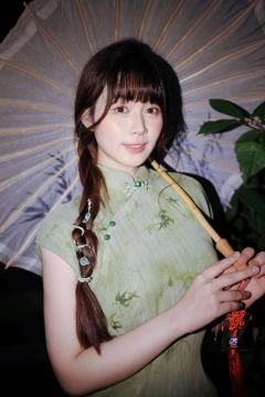 陈嘉意 青衫伞影