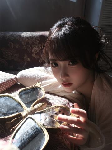 周念琪 蝶镜栖光