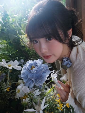 周念琪 蓝花映靥