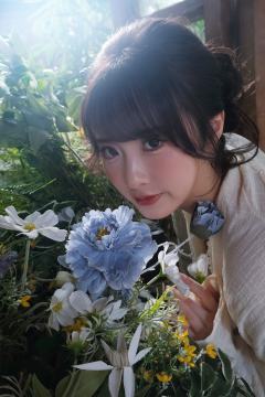 周念琪 蓝花映靥