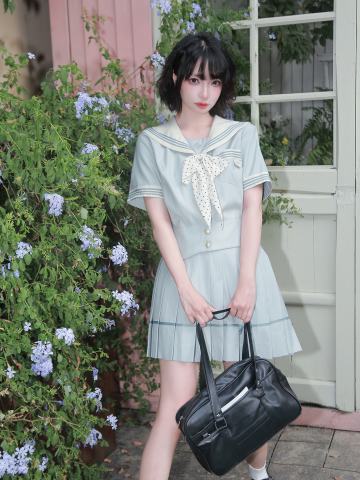 王晓阳 雾蓝夏序