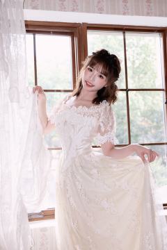 王安妮 纱裙映光