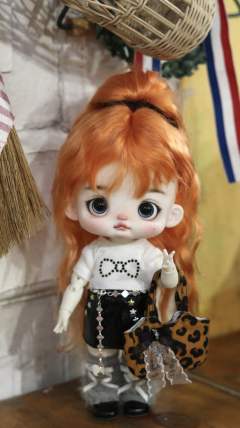 橘发辣妹-资料图