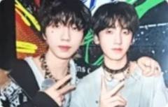 肆意少年见面会家族款双人小卡 奇函玮辰