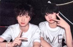 肆意少年见面会家族款双人小卡 奕然煜东