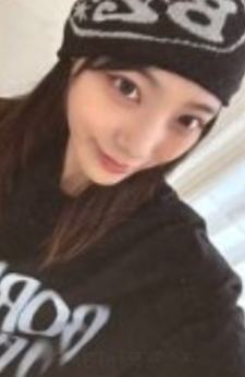 快闪黑T恤卡 燕