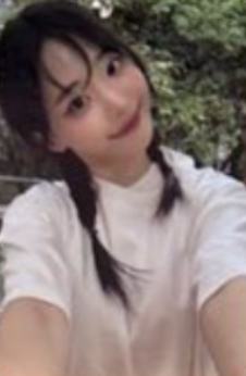 快闪白T恤卡hina