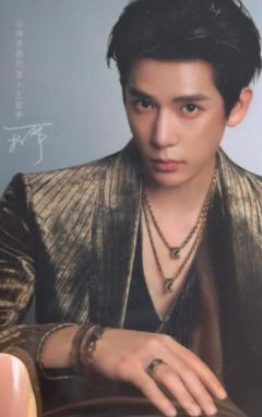 周生生代言隐藏卡