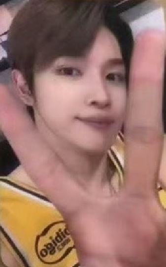 ms香港合影会 橙 比耶ver.