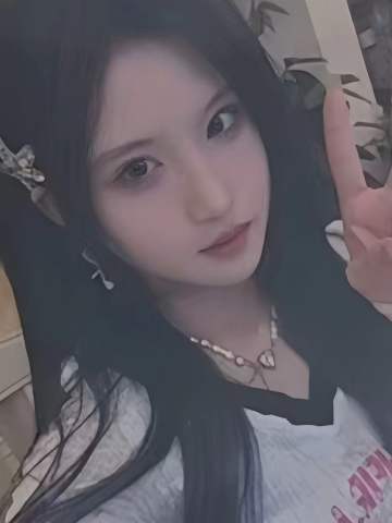 朱瑞缘《新学季》自拍小卡 ver.B