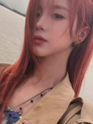 梁乔《新学季》自拍小卡 ver.A