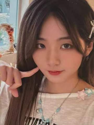 周童玥《新学季》自拍小卡 ver.B