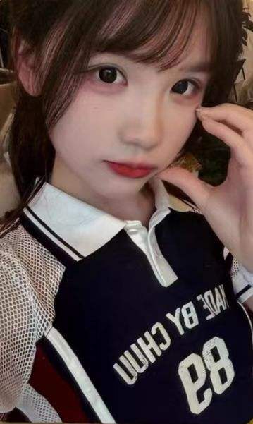 刘欣媛《新学季》自拍小卡 ver.A