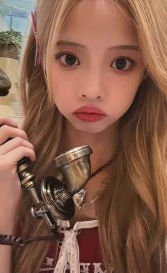 张倩《新学季》自拍小卡 ver.A