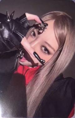 快闪拉链卫衣卡 贝