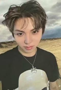 快闪红格裤卡 灿