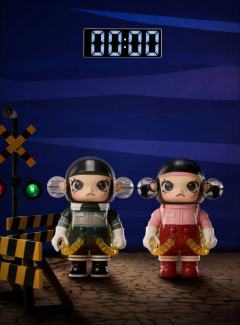 MEGA SPACE MOLLY 100% 鱿鱼游戏套装