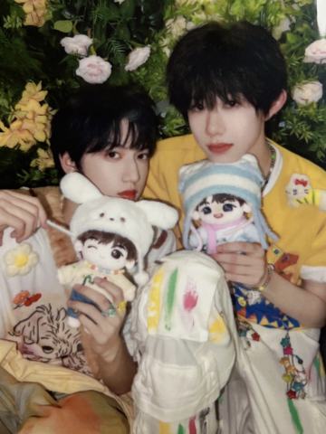 突围合照小卡 桂源奕恒ver.B