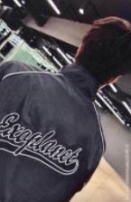 场周夹克卡 勋-资料图