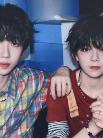 肆意少年见面会家族款双人小卡 玮辰思罕