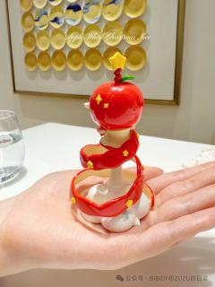 旋转苹果圣诞树-资料图