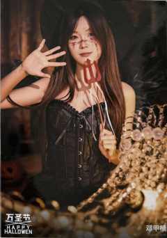 邓甲楠《鬼影重重》万圣节主题生写ver.A