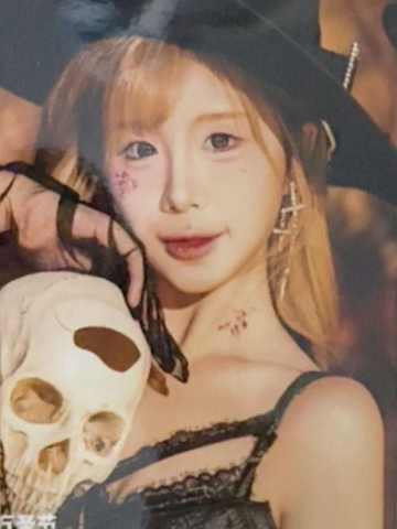 梁娇《鬼影重重》万圣节主题生写ver.A