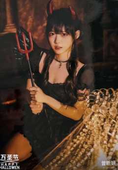 曾昕妍《鬼影重重》万圣节主题生写ver.A