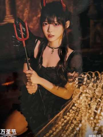 曾昕妍《鬼影重重》万圣节主题生写ver.A