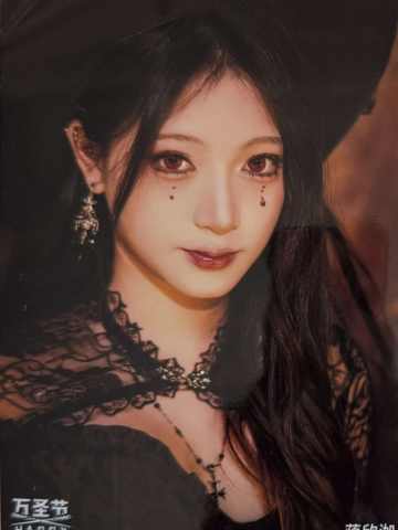 蒋欣洳《鬼影重重》万圣节主题生写ver.A