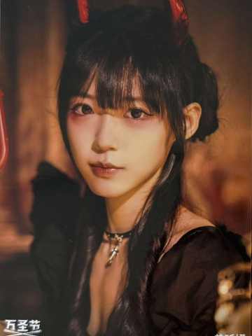 曾昕妍《鬼影重重》万圣节主题生写ver.B