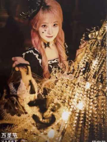 杨宇馨《鬼影重重》万圣节主题生写ver.A