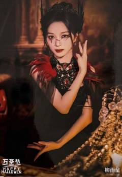 柳雨呈《鬼影重重》万圣节主题生写ver.A