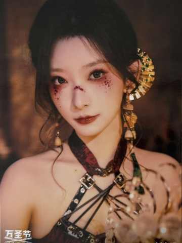 刘小涵《鬼影重重》万圣节主题生写ver.B