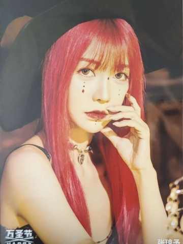 张琼予《鬼影重重》万圣节主题生写ver.B