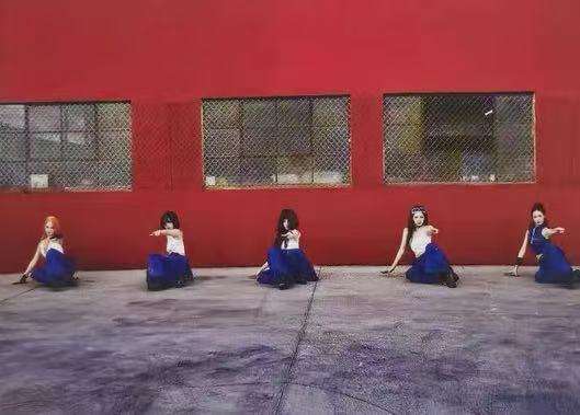 油管2.0 团明信片