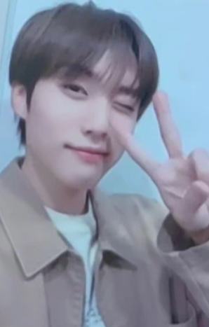 yzy青岛签售  扣