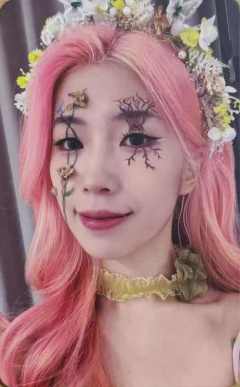 杨心渝《鬼影重重》万圣节主题小卡