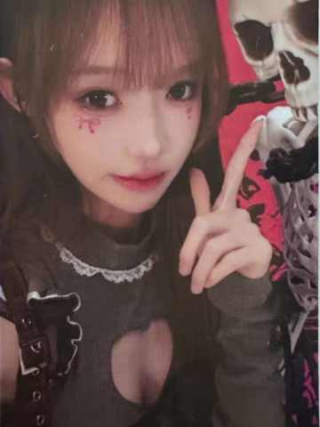 王思予《鬼影重重》万圣节主题小卡