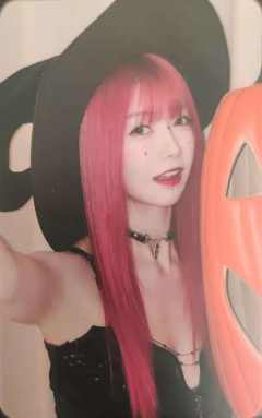 张琼予《鬼影重重》万圣节主题小卡