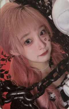 杨宇馨《鬼影重重》万圣节主题小卡